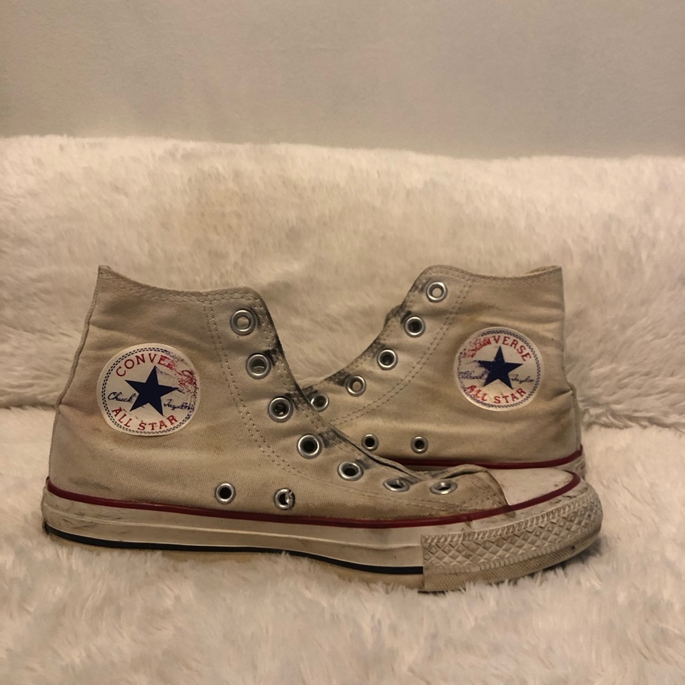 WHITE CONVERSE!!